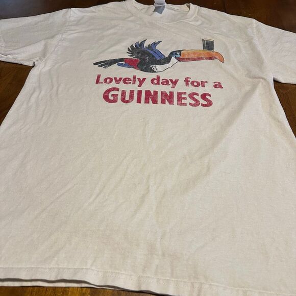 Guinness Lovely Day T-Shirt Beige Vintage Style Graphic Print Mens Size M - Picture 2 of 7